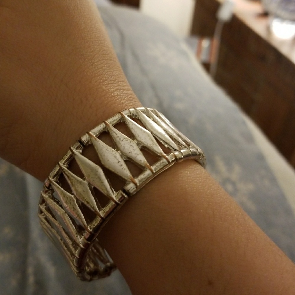 Cute silver stretch bracelet